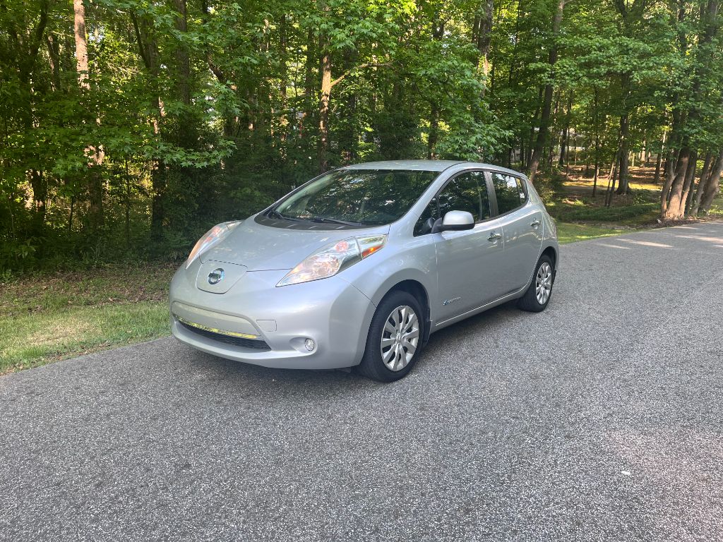 2017 Nissan Leaf S's photo