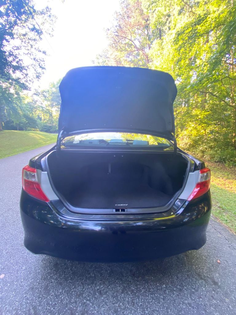 2012 Toyota Camry LE - Photo 17