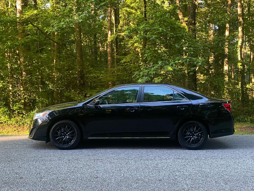 2012 Toyota Camry LE - Photo 7