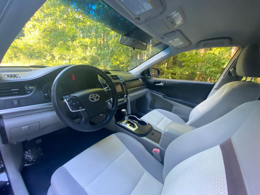 2012 Toyota Camry LE - Photo 11