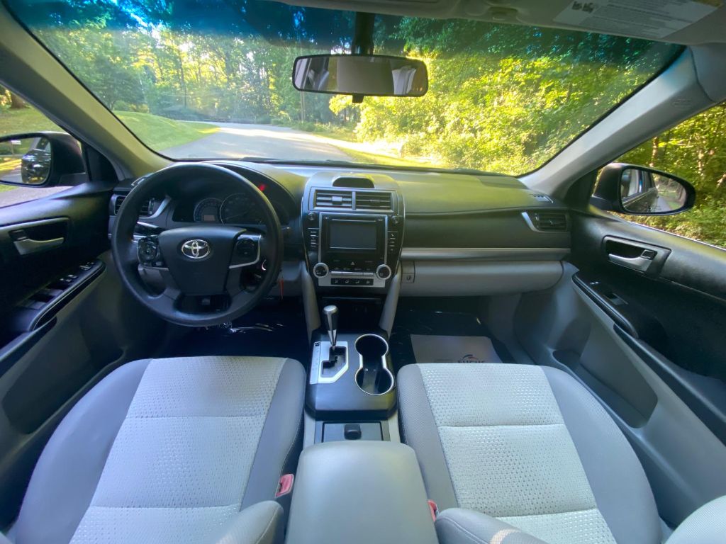 2012 Toyota Camry LE - Photo 12