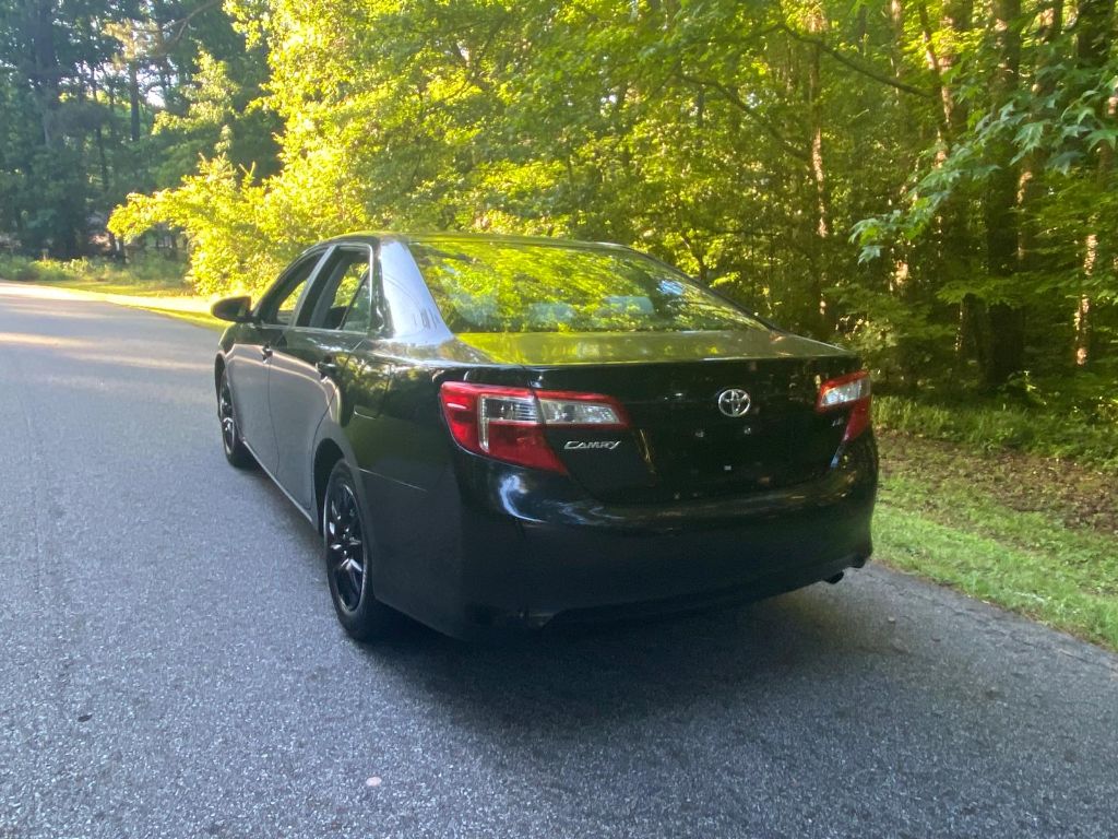 2012 Toyota Camry LE - Photo 9