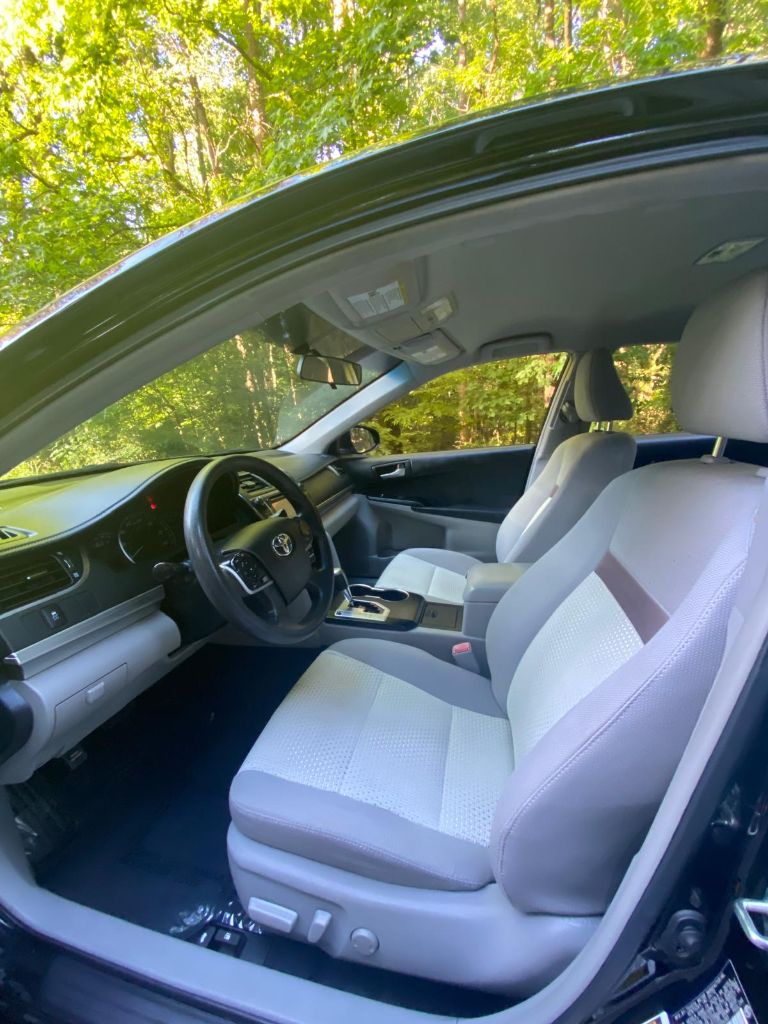 2012 Toyota Camry LE - Photo 14