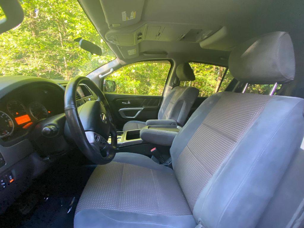 2015 Nissan Armada SV - Photo 11