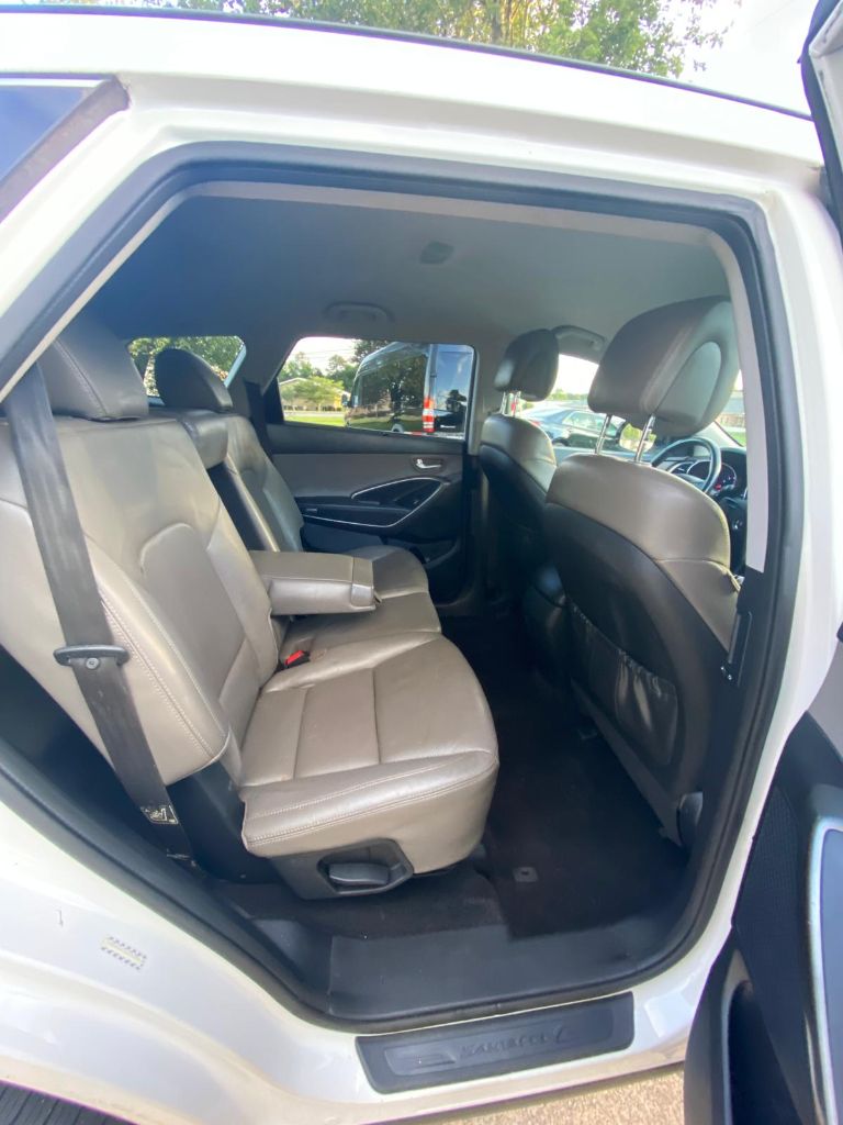 2016 Hyundai Santa Fe SE - Photo 17