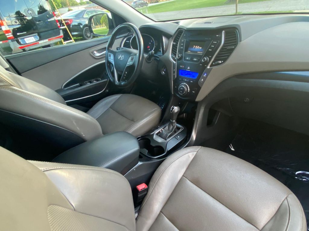 2016 Hyundai Santa Fe SE - Photo 15